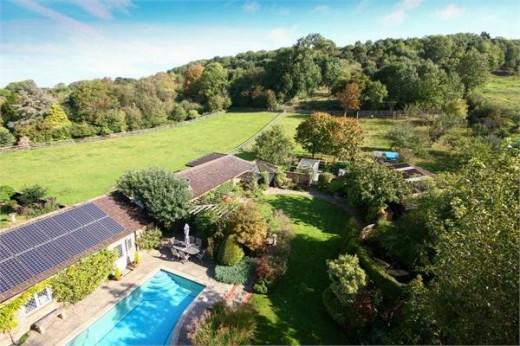 RodgersEstates's tweet image. Summer's arrived, why not relax and take a dip in your own private pool.#ForSale #countryside
tinyurl.com/qyrtptd