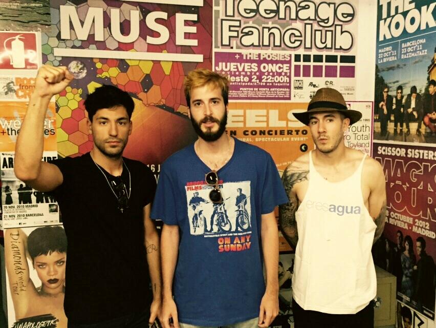 Hemos sido seleccionados por <a href="/girandoporsalas/">Girando Por Salas</a> para repartir leña por el territorio patrio! Jarabe para todos!! #GPS6