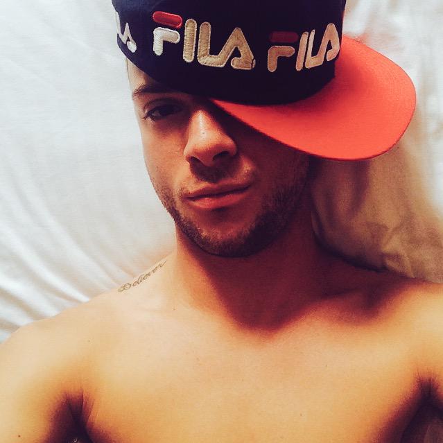 AARON_FREW's tweet photo. being old skul #Fila ✌🏼✌🏼✌🏼 http://t.co/BtxqEa8CtY