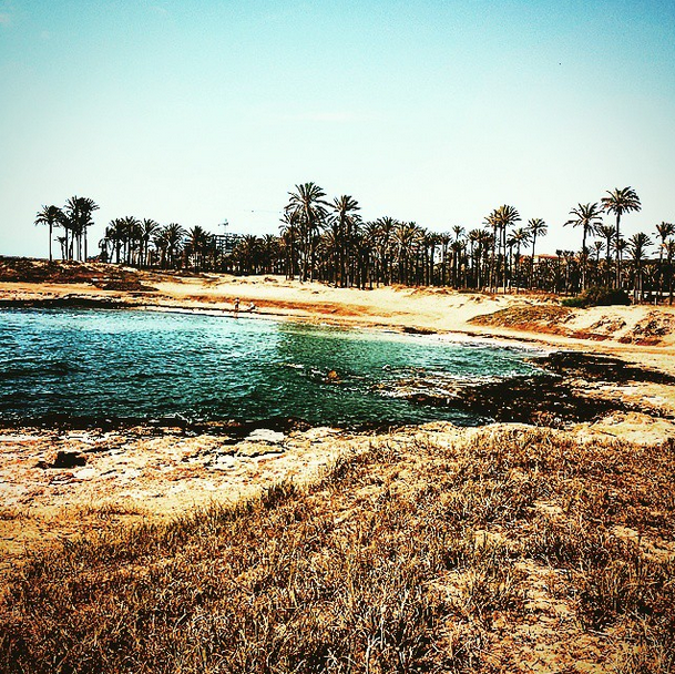MeteOrihuela's tweet photo. ¡Un rincón mágico y especial!. Aspecto de Cala Ferrís esta mañana, en #Torrevieja (#Alicante). Imagen: @AndreslR88. http://t.co/NfNtVRitGX