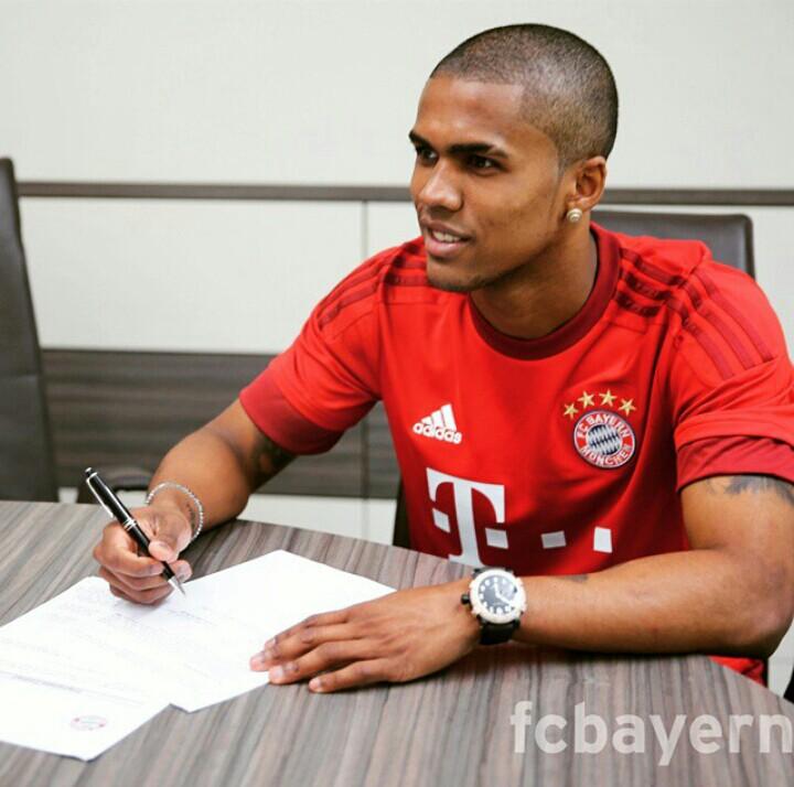 MarioGoetze10's tweet photo. Whoa, Douglas Costa! http://t.co/tUNqS6giVD