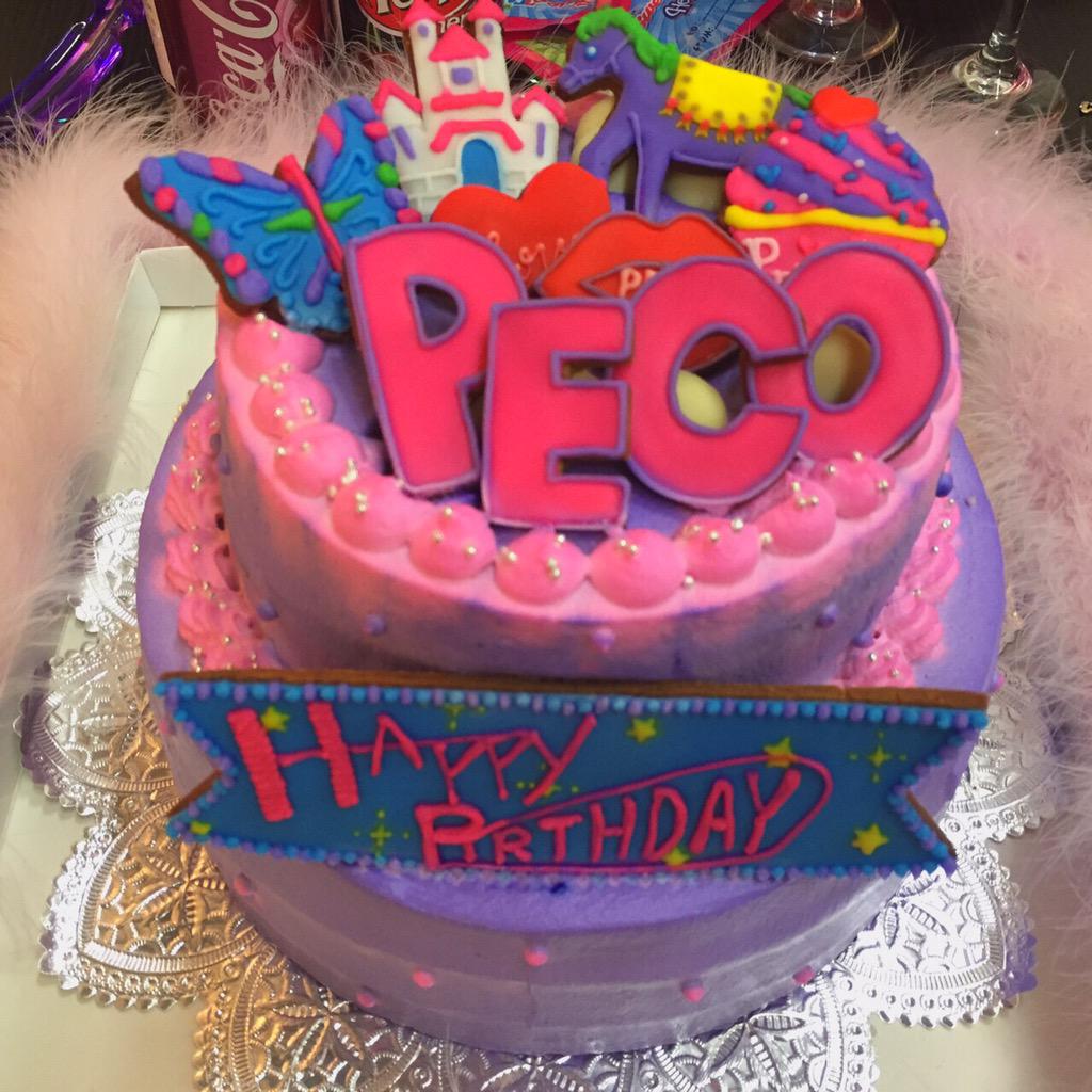 pecotecooo's tweet photo. Popteen8月号のぺこガール企画でサプライズでもらったケーキ🎂💜かわいすぎてかわいすぎてほんまにかわいすぎてとりあえずかわいすぎた😨🙏💕ぜひ見てもらいたいです📖💖読者アンケートのほうもよかったらよろしくお願いします📝🙏💖 http://t.co/b15YTQNYU8