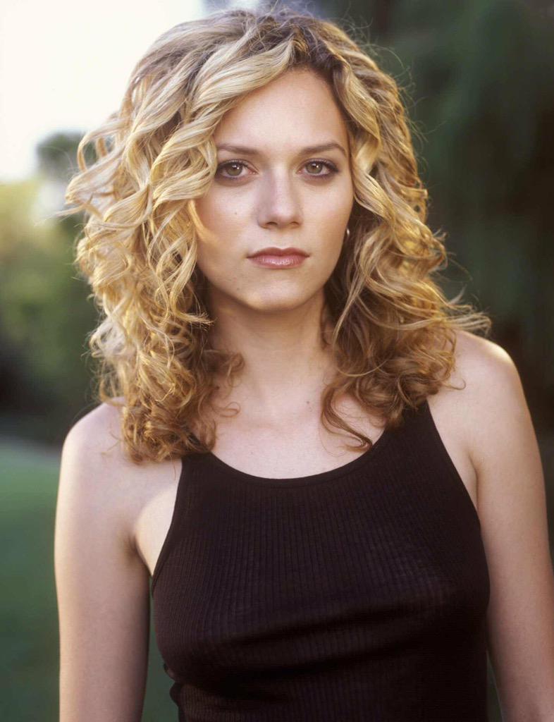 Happy birthday to my spirit animal, hilarie burton aka peyton sawyer!!!!        