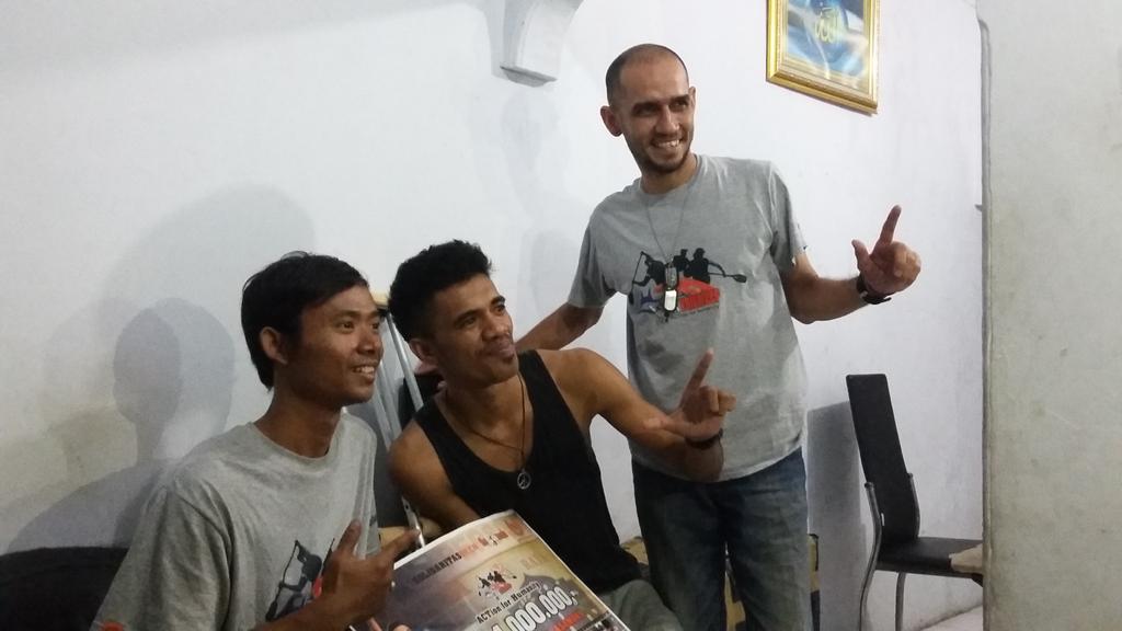 jakvolunteer's tweet photo. Sesi foto foto partII 👆@richardachmad @JakOnline @SEKTOR_17 @abi_irlan http://t.co/tHydCoO8pR