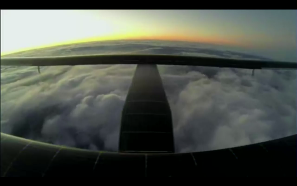 solarimpulse's tweet photo. STUNNING sunrise over the Pacific right now! 3 days, 22 hours and 25 mins into this historic flight #futureisclean http://t.co/BSyu9Eyqjt