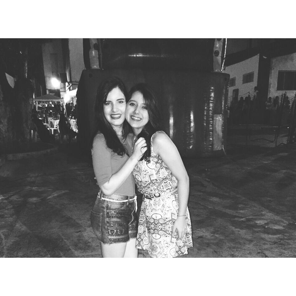 sodre_a's tweet photo. Loucura bem parecida com a minha💜💗#nervosas http://t.co/Pg1pS9eXoo