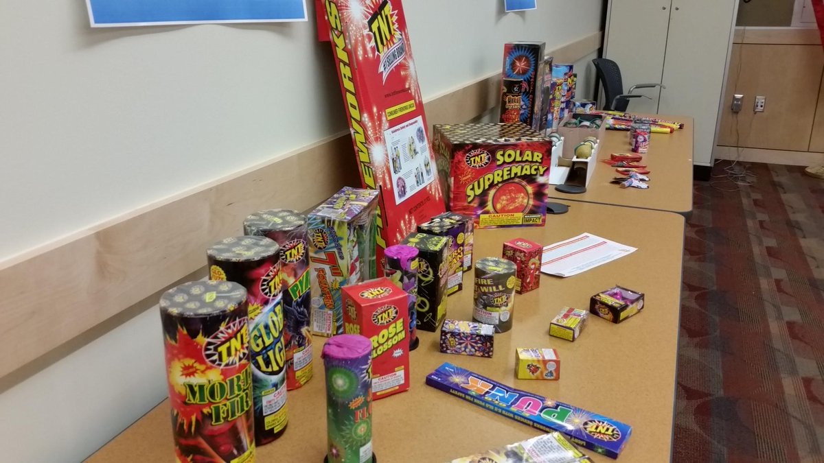 #BREAKING from <a href="/PDXFire/">Portland Fire & Rescue</a>: Burn ban is in effect, but legal fireworks can be used over pavement with water handy.
