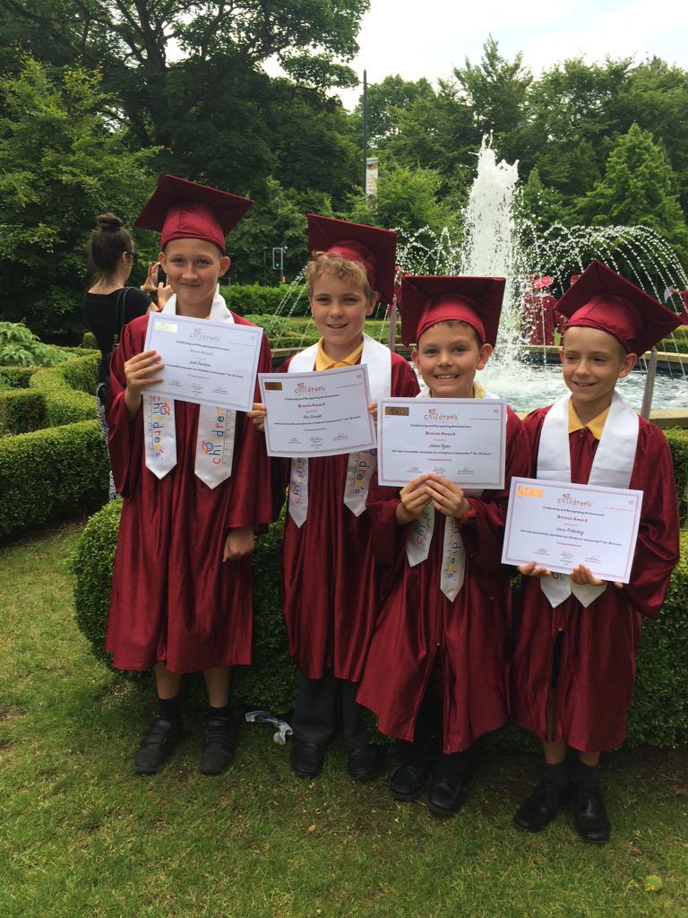 ReedmanSharon's tweet photo. @AllUpton graduation from the children's university at Liverpool Hope. Fabulous morning 🎓🎓 http://t.co/12hUalBpGg