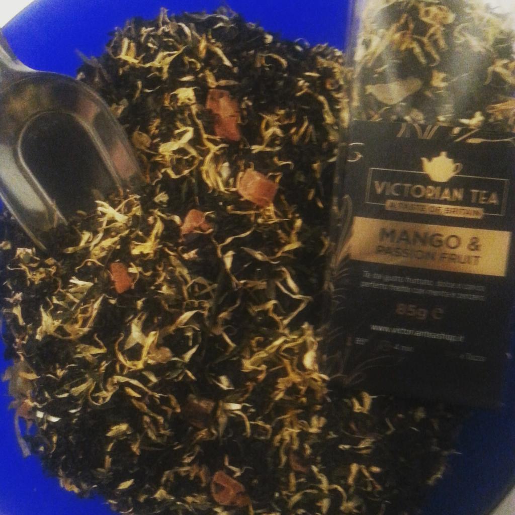 una delle mie prime creazioni #tea #TeaTime #teasomelier #teablender #happyday #victoriantea #atasteofengland