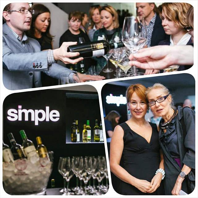 wine_is_simple's tweet photo. Для нас музеи работают даже по понедельникам! (Поза)вчера Ольга Свиблова лично представила проект «искусство… http://t.co/6bfz2xMveI
