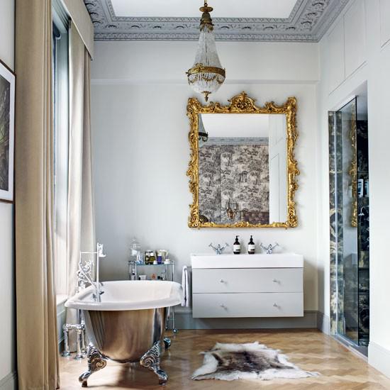 Love a little bit of glitz and glamour? Then just wait until you see these bathrooms!  goo.gl/HzNlyo