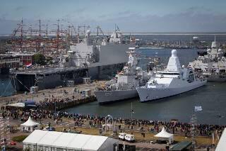 #stoer! #liander staat dit weekend samen met #summerlabb op de #marinedagen. Kom langs! #indehittestaanmaarwelleuk