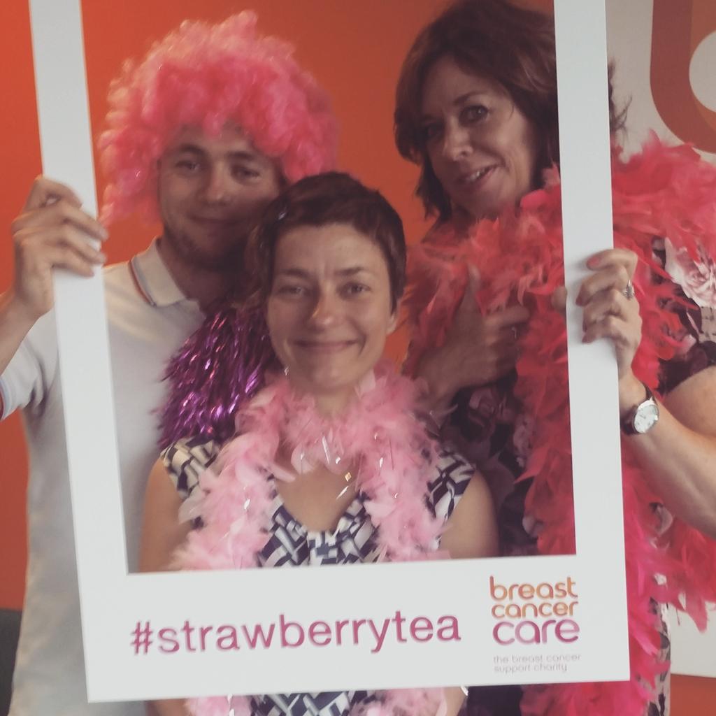 wrongdoll's tweet image. #strawbwerry tea