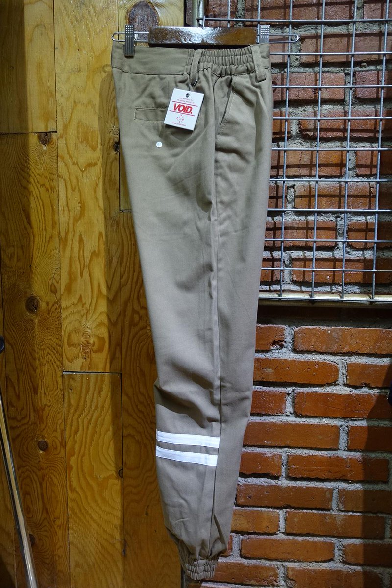 void08official's tweet photo. READY STOCK / JOGGER PANTS / KHAKI / CODE : JP HATCH / 28,30,32,34 / IDR 195k / ORDER BY SMS 08159046441 http://t.co/E2pbQPD7RQ