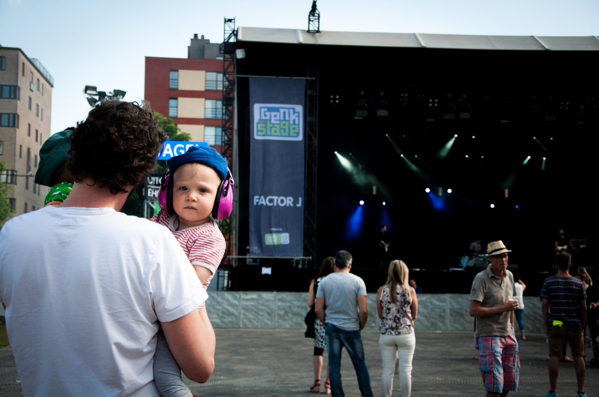 Genkonstage's tweet photo. Humans of Genk on Stage! Lees de verhalen hier #GOS2015 #DeReporters http://t.co/1DehkUqiri http://t.co/FWtFzL8HgV