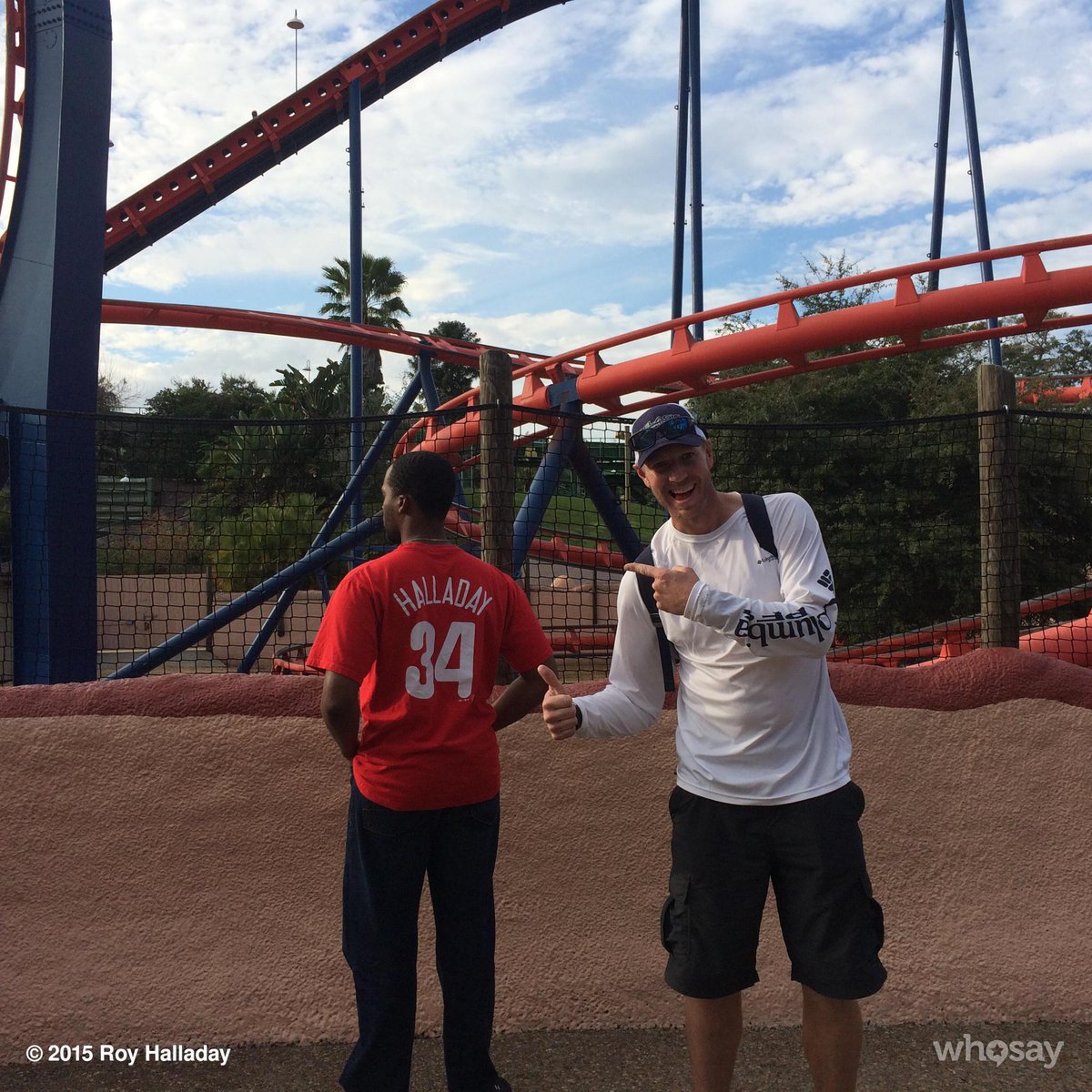 RoyHalladay's tweet photo. Oopps you missed me! Walked right by me! Hope he gets to see his pic with me on Twitter, he doesn't know we took this http://t.co/1GuOTpcdi8