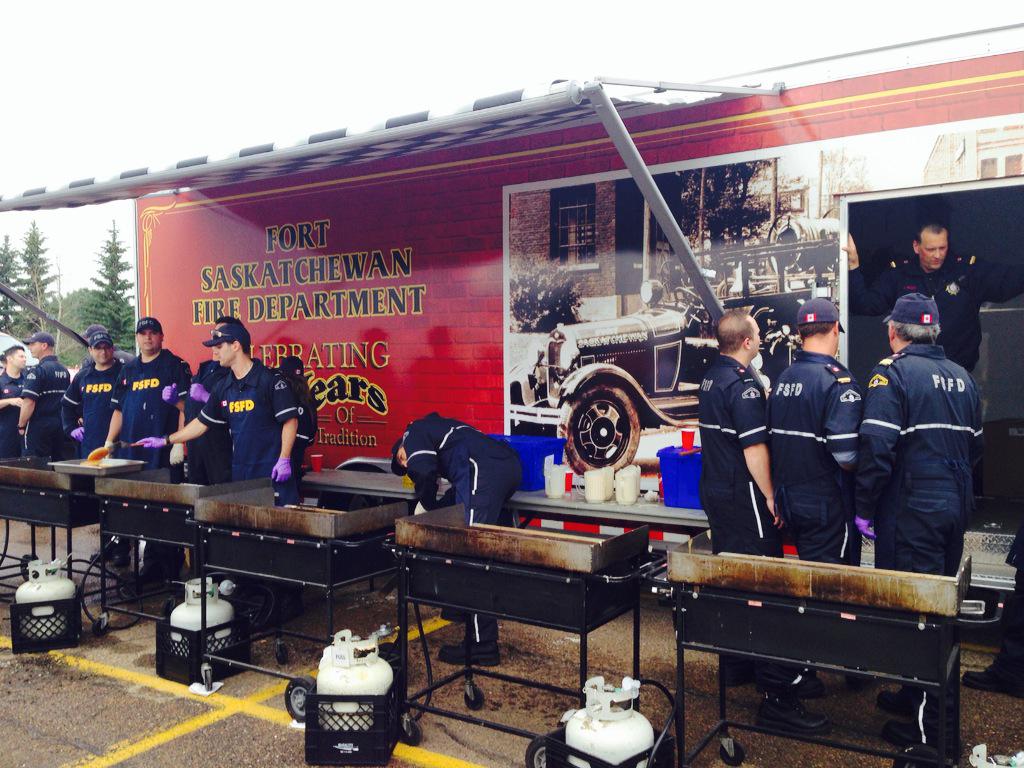Dow_Canada's tweet image. @fsfddc #fortsaskfd A great turnout from our partners at Fort Fire in support of #CanadaDay2015!