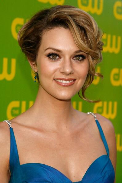 Happy Birthday to the talented and beautiful Hilarie Burton   