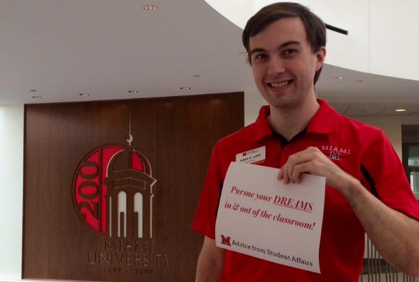 MiamiOH_ASC's tweet photo. The @MiamiOH_ASC staff have #AdvicefromSAF for the #MiamiOH2019 - welcome future RedHawks! #MiamiOH #LoveAndHonor http://t.co/wnF8UnwEsm