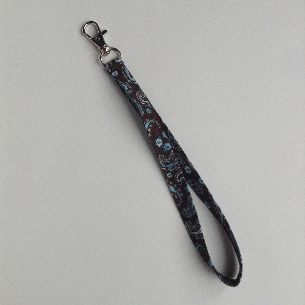 lilfoxdesigns's tweet image. Wrist Strap, add on accessory, blue and brown wristlet strap, brow… etsy.com/listing/225680… #Etsymntt #WristletStrap