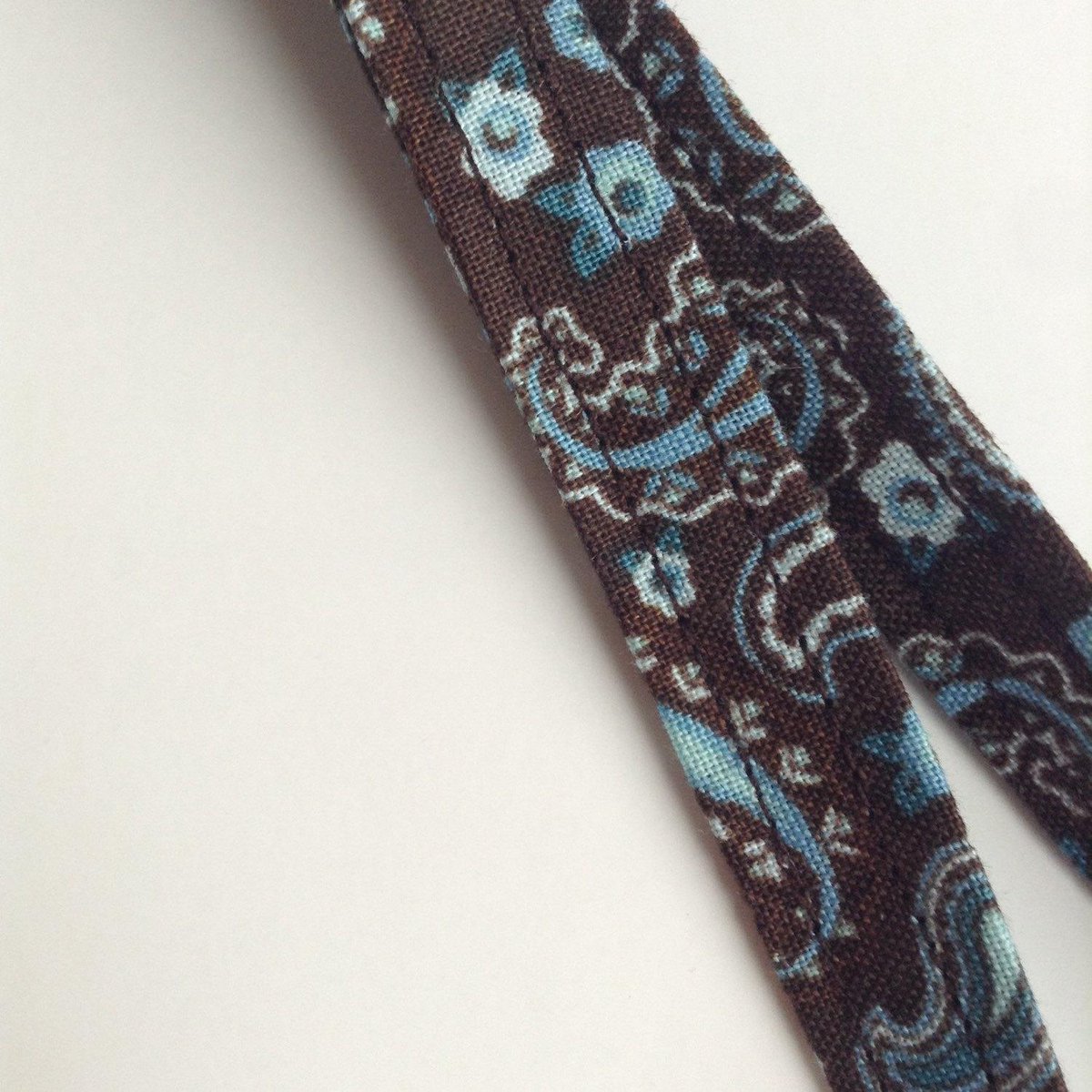 lilfoxdesigns's tweet image. Wrist Strap, add on accessory, blue and brown wristlet strap, brow… etsy.com/listing/225680… #Etsymntt #WristletStrap