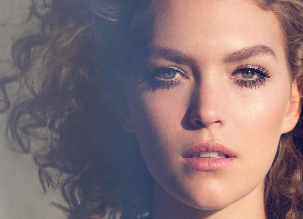 femalemodelsbot's tweet photo. Arizona Muse (American model, born in 1988) for Porter Magazine #4 Fall 2014 https://t.co/RQoPVoFX5J