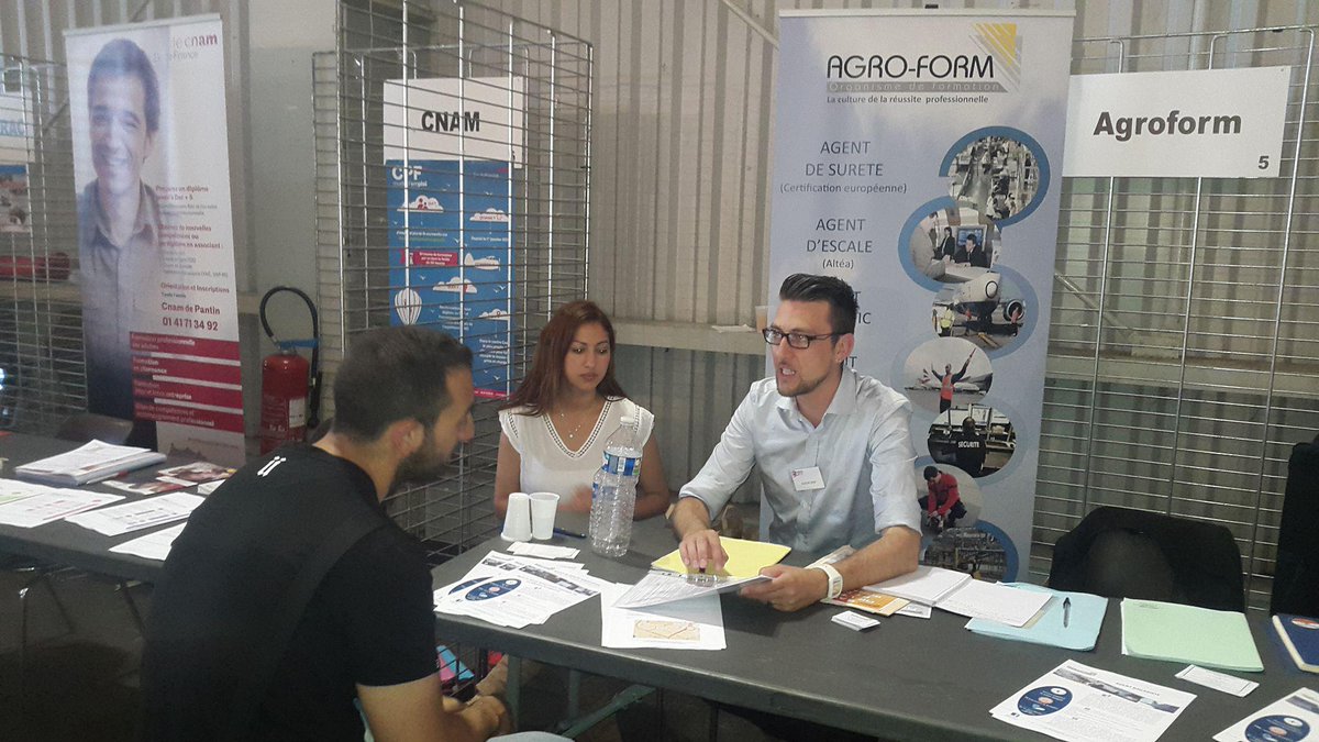 Accueillis par Mr Jérôme Laverny pour le #salon de l'#emploi et de la #formation hier à l'aéroport du #bourget2015