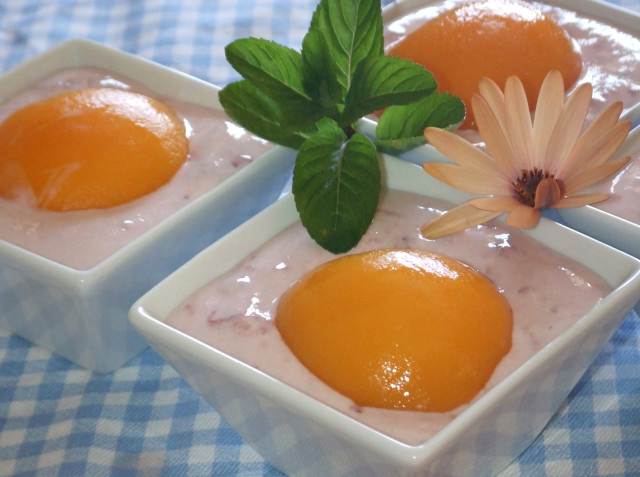vidabienestarsa's tweet photo. Cama de yogur y encima un melocotón en almibar #Sencillo  http://t.co/swz519zF6S  http://t.co/GUMEcQjBFL