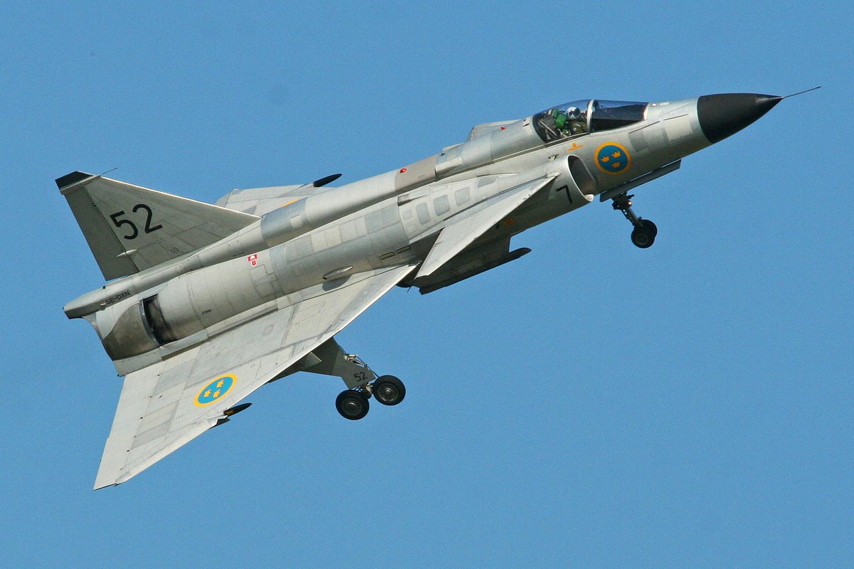 Indo_Travel_'s tweet photo. Look what's been added to the line-up for @ShannonAirport's air show! Full details: http://t.co/i7mLkgRTTn http://t.co/lKVg4I2L4E