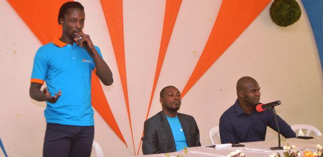 aboukam's tweet photo. #Abidjan: @KaymuCI donne la parole aux clients  http://t.co/n1Bx6D8w8y  #e-com #ci225 #civ #team225 #fr #Kaymu http://t.co/d71A5QkDkX