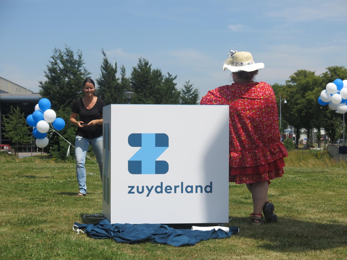 AtriumMC's tweet photo. In Heerlen en Sittard-Geleen is vanmiddag de nieuwe naam van Atrium &amp; Orbis onthuld. Vanaf nu heten wij: #Zuyderland! http://t.co/ty6DeREOBk