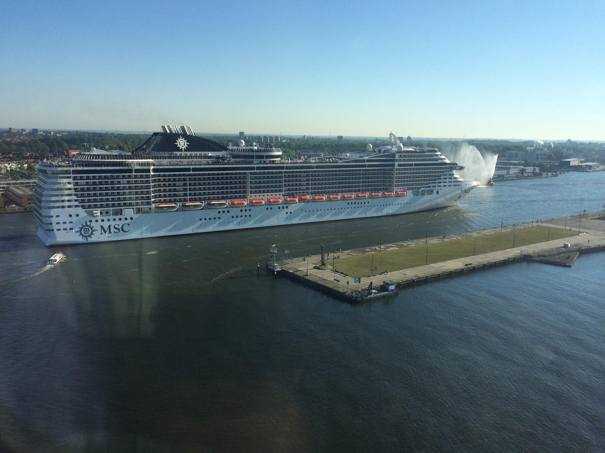 NETQ_inzichten's tweet image. Grootste cruiseschip ooit in Amsterdam. Vandaag een heel ander uitzicht vanuit ons kantoor! ow.ly/P2J7v