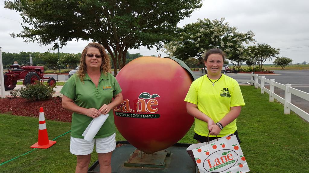 cathowelll's tweet photo. Fresh Georgia Peaches donated by Lane Southern Orchard for Nationals! 🍑 #roadtodaisy #sweetpeaches @LaneSouthern http://t.co/fkcypKJxhT