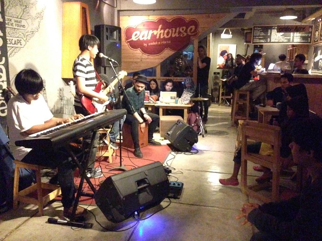 Jamming Wednesday malam iniii! ^_^ yukk merapat kemariiih #earHouse