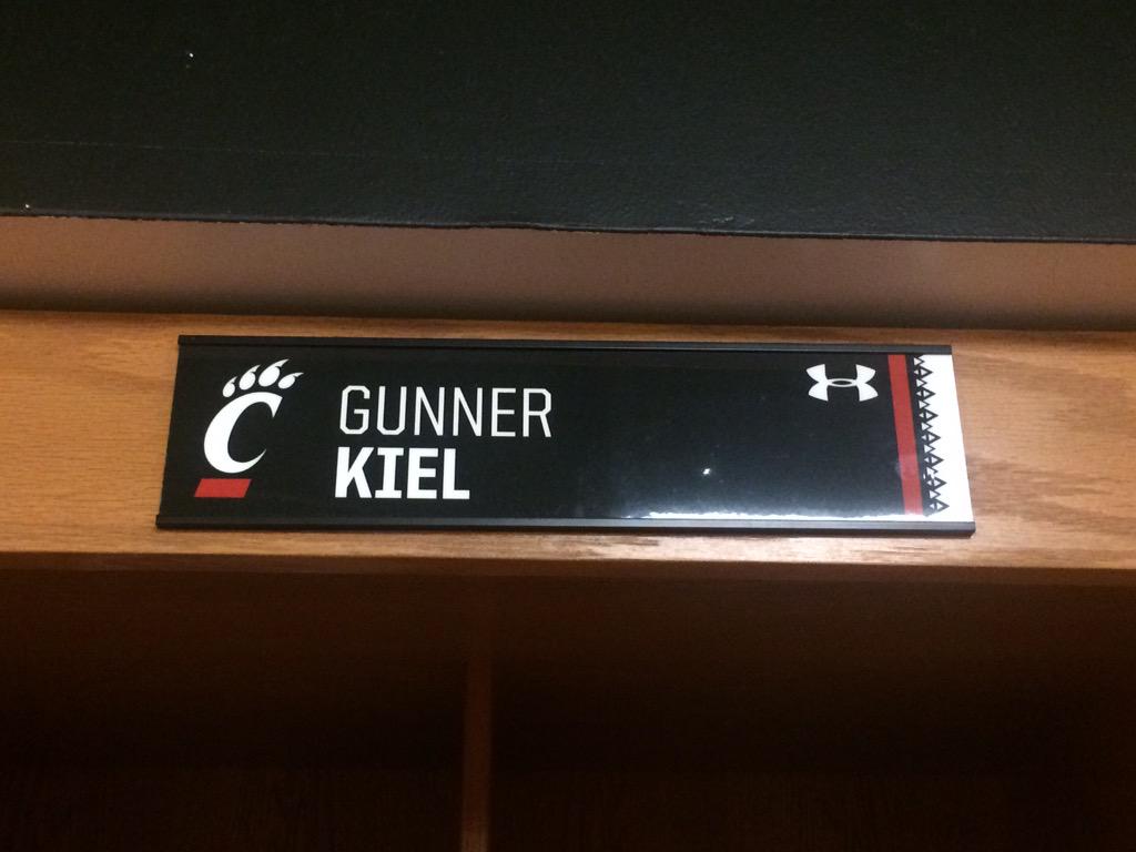 Cincinnati Football On Twitter New Name Plates With The Cincinnati Stripe Up In The Bearcats Locker Room Uc2ua Http T Co Pen0i2xitb