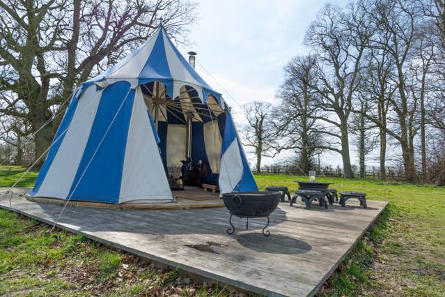 CastleViewCott's tweet image. Julys availability in our 2 berth medieval tent = 1st-3rd, 5th-10th, 12th&amp;amp;17th, 19th-23rd &amp;amp; 29th-31st