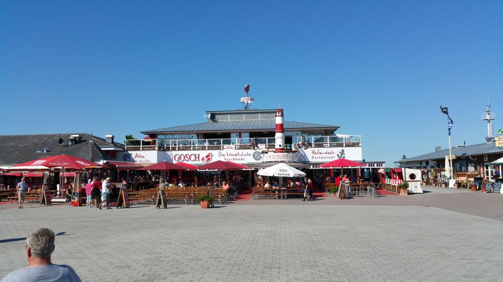 hauptstadthinne's tweet photo. Urlaub genießen und eine Runde #Goschen #SommeraufSylt http://t.co/BglnOOmEQG