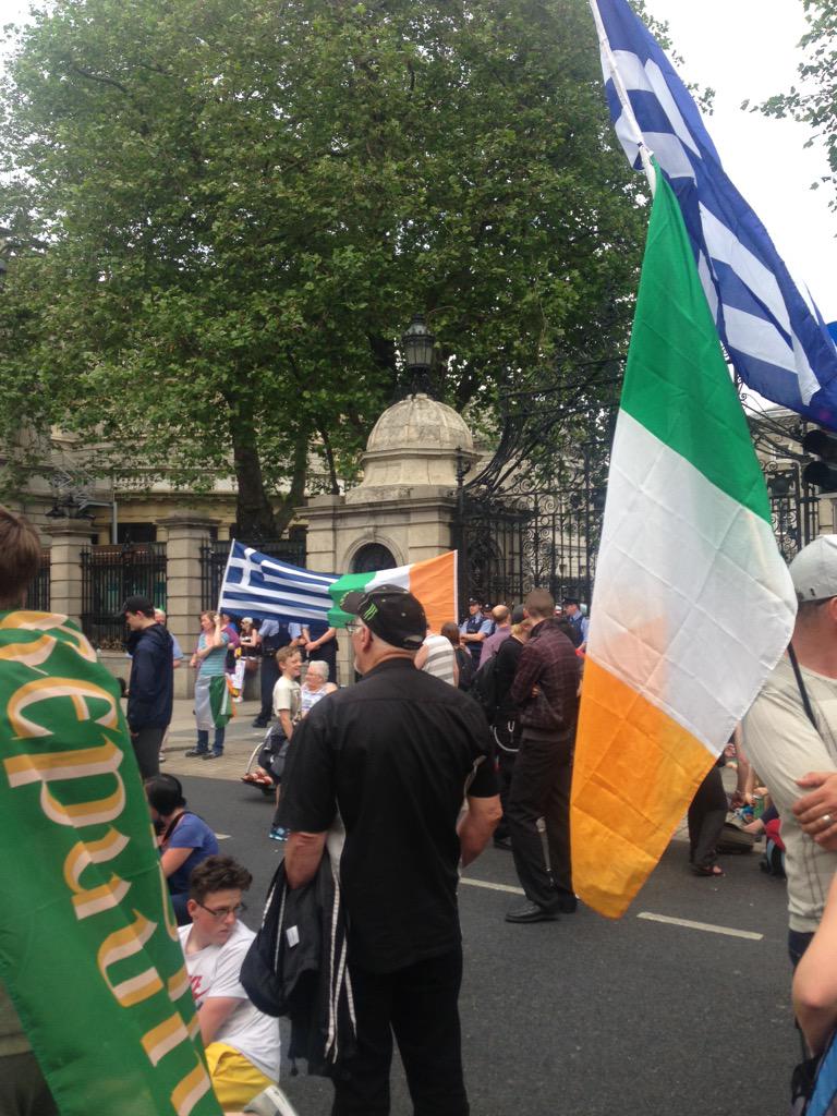Ballymunsaysno's tweet photo. #DailProtest #corruption #dail #Criminals #DublinSaysNo #TTIP #not1pipe #IstandWithGreece http://t.co/u9IhX6kZS3