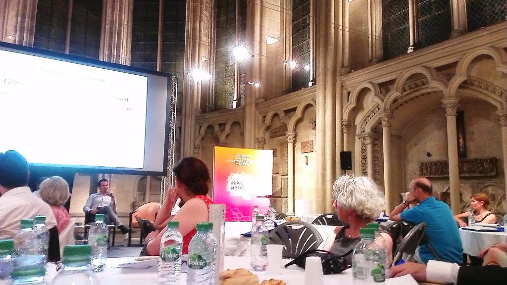 chris15a2's tweet photo. Débat riche ce soir à @StGermainLaye pour construire #mongrandparis autour de 4 axes sélectionnés par @emmanuellamy http://t.co/t2lNHy75Ex