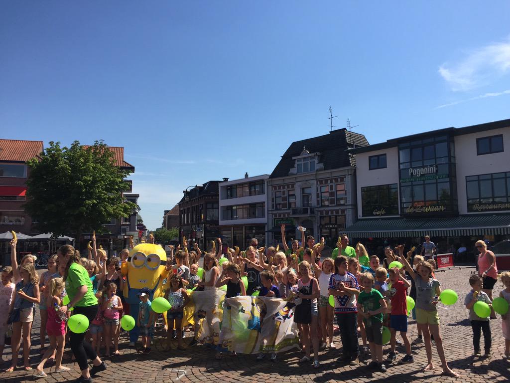 Samen met 120 blije kinderen de Minions actie afgesloten bij de Skopein bioscoop! #plusgeeftmeer #feestje
