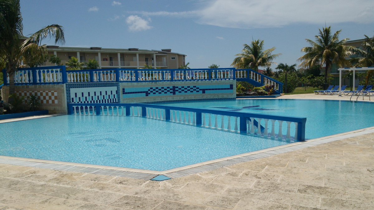 Hotel Playa Coco tweet media