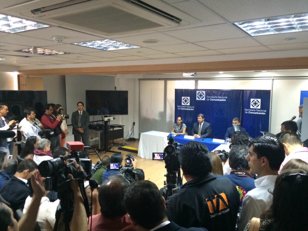 En este momento, Ministros responden preguntas de medios de comunicación. <a href="/Seguridad_Ec/">Seguridad Ecuador</a> <a href="/MinInteriorEc/">Ministerio del Interior Ecuador 🇪🇨</a> <a href="/PoliticaEc/">Política Ecuador</a>