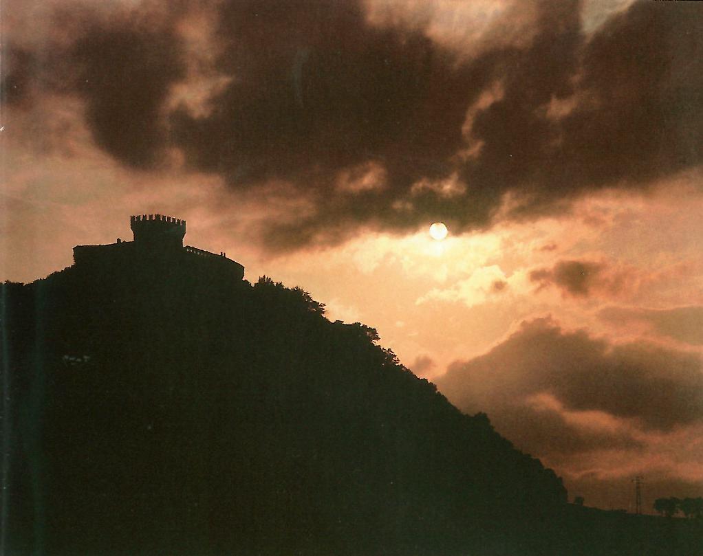 Passionaria2015's tweet photo. #Gradara #Castle #Italy #Passionaria #Borgias http://t.co/Gq3aF3fU8e