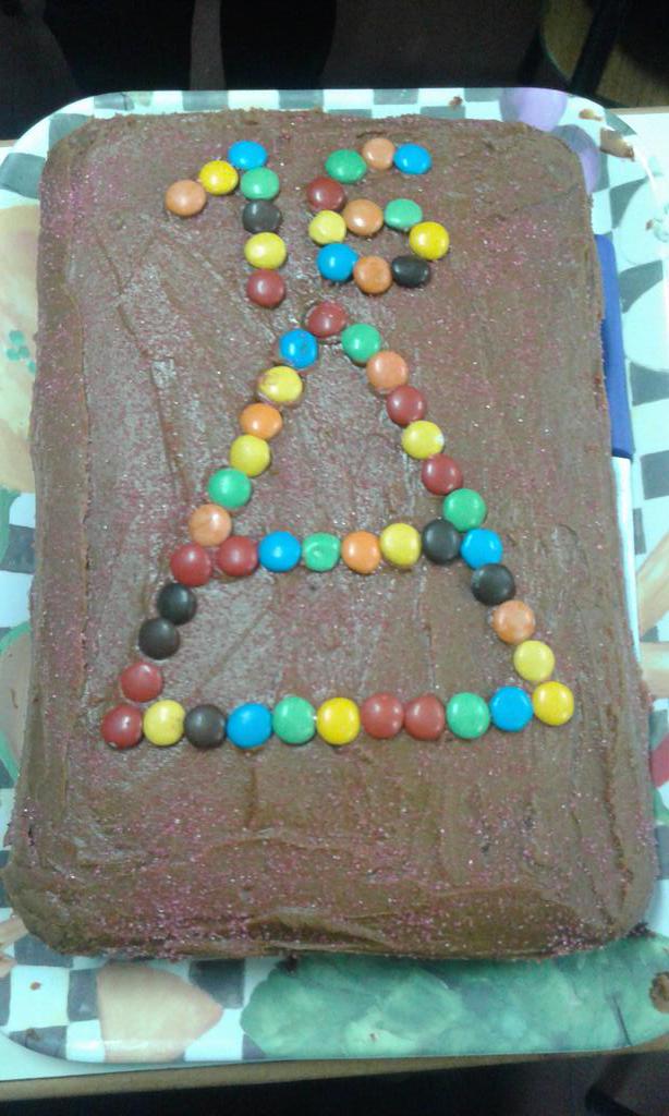 heycatalxno's tweet photo. @30SECONDSTOMARS guys look at my #marscake for my 16th birthday! @JaredLeto @ShannonLeto @tomofromearth http://t.co/DujEOp9la9