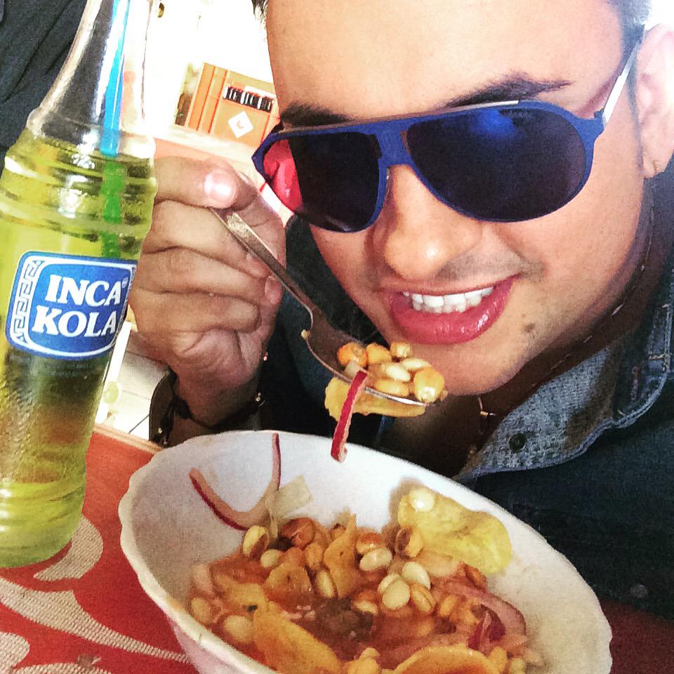 NACHO_ACERO's tweet photo. Y me despido de #Quito con un buen cevichocho y una buena Inca Cola. Algo muy típico de acá. Esta noche a #Guayaquil http://t.co/Ayaxbnl8hF