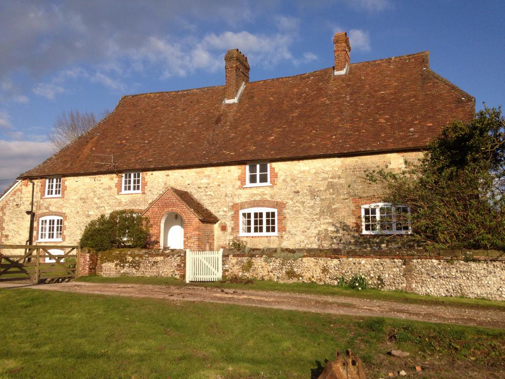 SD_Venison's tweet photo. Beautiful Manor House Holiday let in the South Downs, sleeps 12. Great place to get away. Tweet me if interested. http://t.co/Z9ES0fBN1R