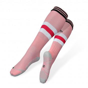 JuveNewsIndo's tweet photo. celana dan kaos kaki away Juventus 2015-16 http://t.co/n0idzt7cbp