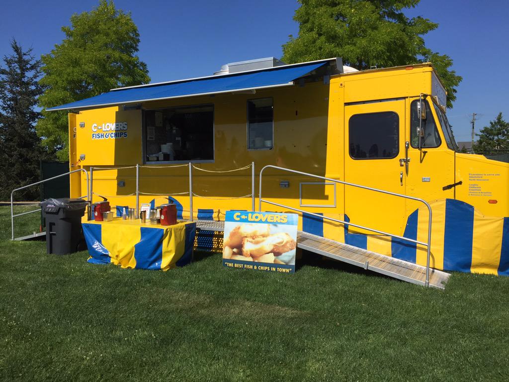 CLoversFishChip's tweet photo. Happy Canada Day everyone! Come join us at the Surrey Canada celebration in Cloverdale. #CanadaDay #hotandsunny http://t.co/Tgp6NCF05O