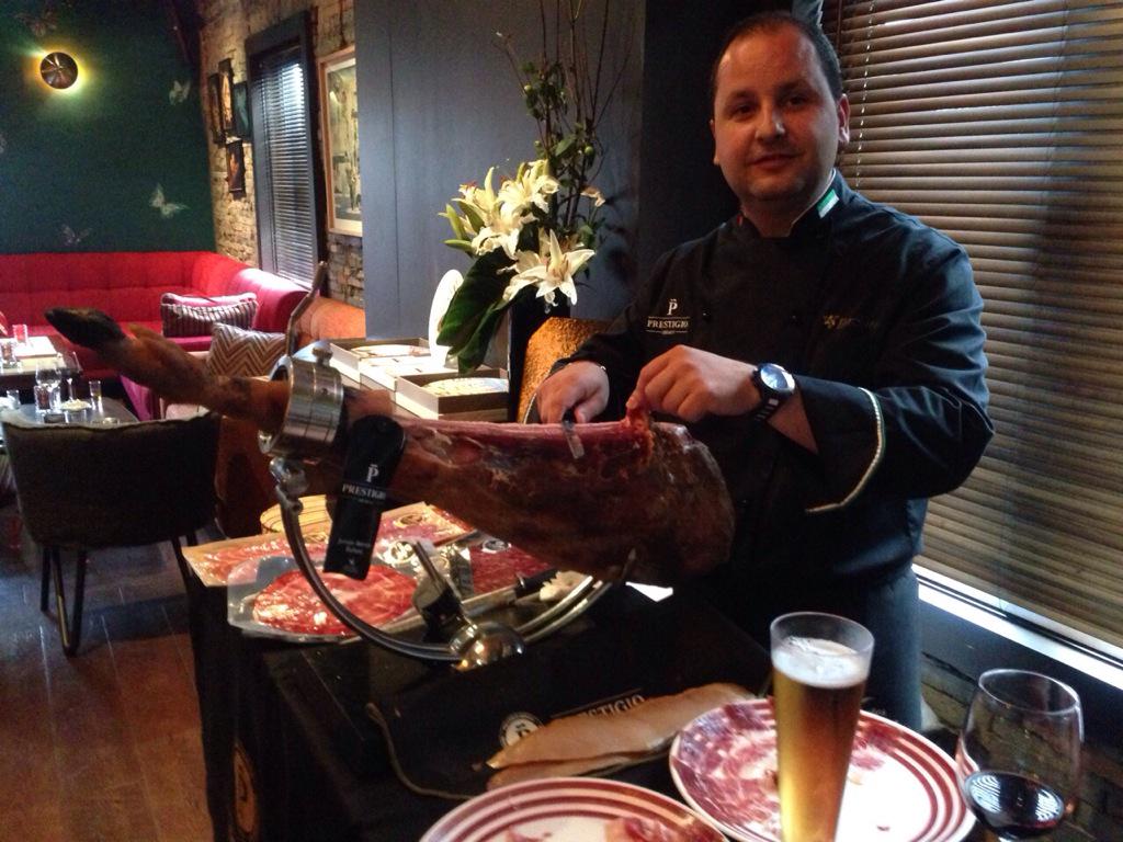 JamonElChichero's tweet photo. Éxito rotundo de #Spanishfoodie Fest  en shanghai (China) http://t.co/7SRQ5dRXJL