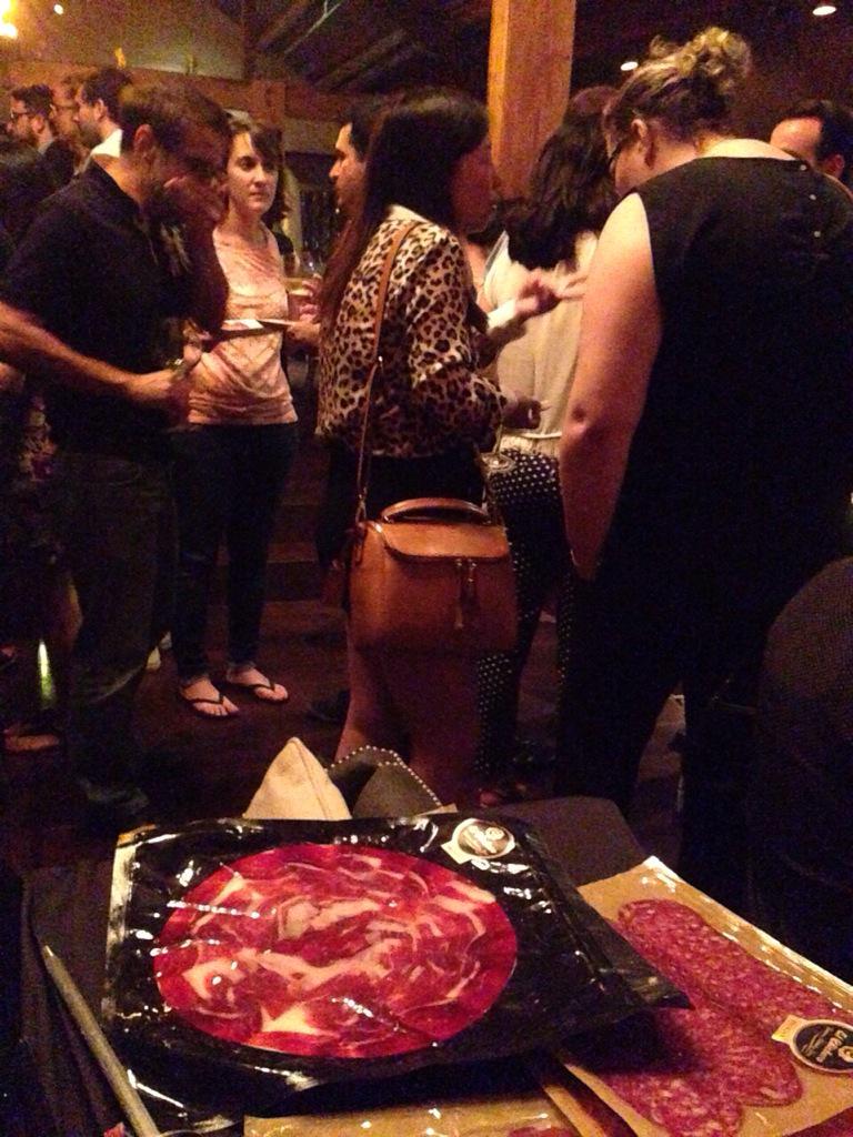 JamonElChichero's tweet photo. Éxito rotundo de #Spanishfoodie Fest  en shanghai (China) http://t.co/7SRQ5dRXJL